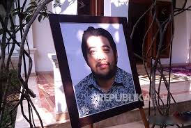 Putra menteri susi pudjiastuti, panji hilmansyah (kiri atas), meninggal dunia, pada 18 januari 2016. Putra Menteri Susi Tiba Di Indonesia Kamis Depan Republika Online