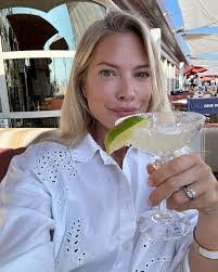 Karin Elder's Instagram, Twitter & Facebook