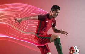 يُحضر المنتخب الوطني الجزائري لمواجهة نظيره التونسي بملعب رادس بالعاصمة التونسية تونس في لقاء ودي تحضيري هو الآخير للخضر في تربص شهر جوان بعد مواجهتي موريتانيا. Othii G Ø±ÙˆÙ†Ø§Ù„Ø¯Ùˆ ÙŠØ³ØªØ¹Ø±Ø¶ Ù‚Ù…ÙŠØµ Ø§Ù„Ù…Ù†ØªØ®Ø¨ Ø§Ù„Ø¨Ø±ØªØºØ§Ù„ÙŠ Ø§Ù„Ø¬Ø¯ÙŠØ¯