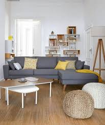 1001 Variantes De Salon Gris Et Jaune Pour Vous Inspirer A L Essayer Salon Gris Et Jaune Salon Jaune Deco Salon