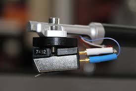 The virtuoso v2 ebony wood is built to tighter tolerances than the performer & artist. Audio T