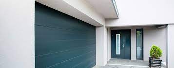 Drehen sie, wenn die farbe gut getrocknet ist, das türblatt um und legen sie die gestrichene seite auf die. Fassade Streichen Anleitung Und Tipps Alpina Aussen Streichen