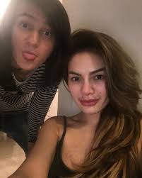 Nikita mirzani berhutang banyak kepada warung tetangga. Profil Dan Biodata Nikita Mirzani Dengan Foto Terbaru Lengkap