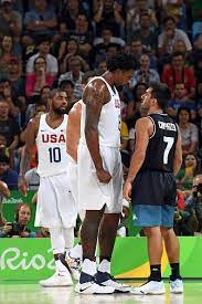 El argentino marcó tres puntos en la victoria 115 a 103 ante sixers. Argentina S Point Guard Facundo Campazzo Confronts Usa S Centre Deandre Jordan Team Usa Basketball Nba Players Basketball Teams