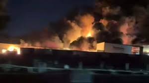 Mega incendio consume una importante fábrica procesadora de huevo y pollo en Lagos de Moreno