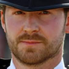 London riots: Scottish cop hailed hero for defending retail park from  massive mob of looters