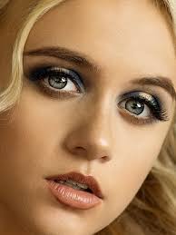 The second we saw this ridiculously chic, golden-toned inspiration we were  IN LOVE. And you will be too. See the entire gallery here:  https://www.stylemepretty.com/2019/01/02/chic-modern-inspiration-with-wild-florals-at-the-top-of-the-rock/  Linens ...