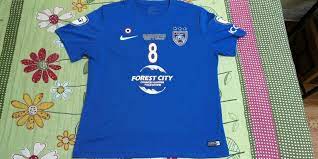Apepun design jersi yang akan dipakai oleh pemain jdt nanti malam, harapnya semua memberikan support dengan membeli jersi jdt yang original ok. Jersi Ori Jdt 2017 Full Patch Sports Athletic Sports Clothing On Carousell