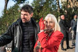 Jul 05, 2015 jul 05, 2015 by times of malta. Su Amazon Canzoni Di Carra Diventano Film Bello Sentirle Cantare Da Altri Dire It