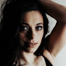 Amanda Soman's Instagram, Twitter & Facebook