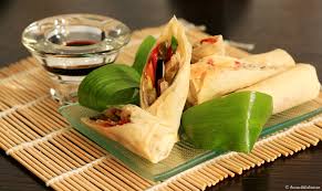 Morcovi 1 buc, varza alba 200 g daca aveti puneti varza chinezeasca, eu am folosit pe moment varza simpla romaneasca, ceapa verde 2 buc, taitei de orez 100 g, ciuperci shiitake 5 buc, foi de placinta 12 buc un pachet standard, al meu avea 12 foi subtiri, albus de ou 1 buc crud. Pachetele De Primavara Coapte N Cuptorbeca S Kitchen Homemade Food