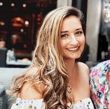 Kami Dyer's Instagram, Twitter & Facebook