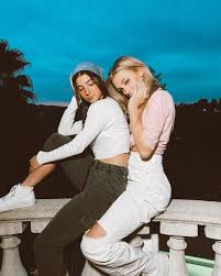Charli D Amelio On Instagram Just Some Family Tings In 2020 Friend Photoshoot Best Friend Photos Famous Girls