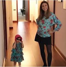 Presa mondenă de astăzi scrie despre bradul cameliei şucu, sarcina amandei peet sau vizita făcută de dana coteanu la spital. Cristina È™ucu Este InsÄƒrcinatÄƒ Din Nou Exclusiv Libertatea