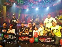Maharaja lawak mega 2017 telah kembali lagi dengan bertemakan empayar lawak dan menampilkan 15 lanun lawak dari 3 buah negara iaitu malaysia, singapura dan indonesia untuk mencari seorang lagi juara baharu setanding dengan juara terdahulu iaitu osbon (2011), jozan. Maharaja Lawak Mega 2018