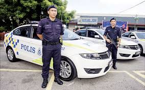 马来西亚皇家警察部队授勋及嘉奖制度原称为警察部队英勇勋章及警察英勇奖章（馬來語：darjah kepahlawanan pasukan polis dan pingat keberanian polis），是一项为了表扬那些拥有英勇表现和杰出服务的皇家警察而设立的嘉奖制度，这项嘉奖制度是. ç§'æ™®i å¤§é©¬è­¦å'˜è¯å…±æœ‰4 ä¸ªé¢œè‰² æ•™ä½ å¦‚ä½•åˆ†è¾¨çœŸå‡è­¦å¯Ÿ Play Xuan Com My