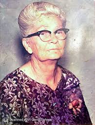 Combining old family photos naturally?