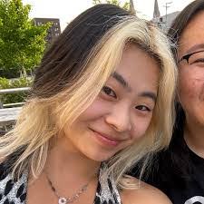 Julia Kasper's Instagram, Twitter & Facebook