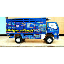 Pembahasan kali ini tentang gambar sketsa dengan judul inilah 41+ gambar sketsa miniatur truk. Wahyu Abadi 42 20 14 Miniatur Truck Oleng Full Stucker Finishing Shopee Indonesia