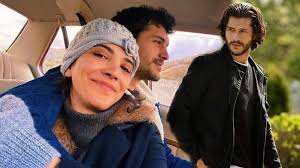 Jun 21, 2021 · alperen duymaz, kübra kelkit'le ani bir kararla evlenmişti.alperen duymaz ile kübra kelkit'in ani evlilik kararının gerekçesi ortaya sonradan çıktı. Kubra Kelkit Alperen Duymaz In Esi Kimdir Meslegi Nedir Haber Paneli