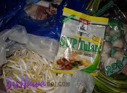 Tumis bawang bombay sampai layu, masukkan bumbu halus, tumis hingga harum 4. Resepi Bihun Sup Ayam Paling Mudah Cepat