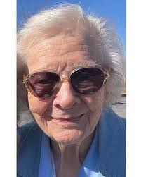 Casper Gibson's Instagram, Twitter & Facebook