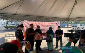 Allah berfirman dalam hadist keutamaan menyayangi anak yatim: Bernama Ypkpjm Beri Sumbangan Kepada Empat Buah Rumah Anak Yatim Di Setapak