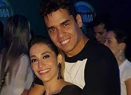 32 nesse mesmo ano, recebeu o prêmio mário lago, na homenagem dos melhores do ano, do programa domingão do faustão, da rede globo de televisão. Revista Quem Acontece