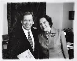 She was a favorite of arturo toscanini, who brought her to new york in 1938. Skacha Oldrich Vaclav Havel And Jarmila Novotna 1990 Mutualart