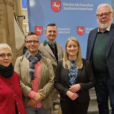 Ministerin zeichnet drei ehrenamtliche Betreuer aus dem Landkreis aus