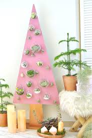 Der christbaum lässt sich einfacher schmücken, darunter kann man gut saugen und generell nimmt er weniger platz weg usw. Gastbeitrag Weihnachtskugeln Bepflanzen Unser Diy Tipp Fur Den Tannenbaum Ikea Unternehmensblog