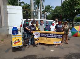 Salah satu cara yang kerap digunakan adalah membuat spanduk yang mengundang berikut liputan6.com rangkum dari berbagai sumber, spanduk penjual nasi kuning dan. Gerakan Donasi 1000 Sepeda Bagi Pedagang Asongan Keliling