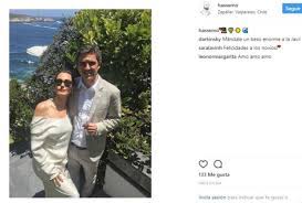 Juan manuel vial, en vida fue un crítico literario y murió, según lo anunciado por su esposa, de un agresivo cáncer que le habían diagnostico hace pocos meses. Asi Fue El Sencillo Vestido De Novia De Javiera Diaz De Valdes En Su Matrimonio En Zapallar Guioteca