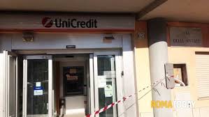 L'unicredit banca di roma spa è una banca aperta agli scambi internazionali, con una struttura ben organizzata e propensa a fare business, mantenendo sempre un rapporto di vicinanza con la propria clientela e offrendo prodotti e servizi di ultima generazione, nei suoi quattordici mercati principali. Ostia Esplosione Al Bancomat Dell Unicredit I Ladri Fuggono Senza Bottino