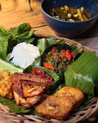 Nasi Timbel Komplit Indonesian Cuisine And Yummy Street Food Favorites Makan Malam Makan Siang Variasi Makanan