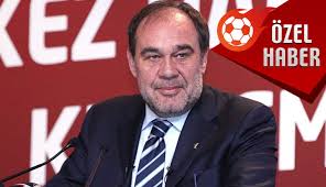 27 şubat 2012 ile 28 şubat 2019 tarihleri arasında türkiye futbol federasyonu başkanlığı yaptı. Birakmam Seni Kampanyasinda Gozler Yildirim Demiroren De Iste Gelismeler Orta Cizgi Besiktas Haberleri Besiktas Transfer Haberleri