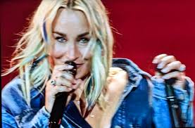 Sarah Connor: Live by Klein gegen Groß mit irrem Jeans-Look