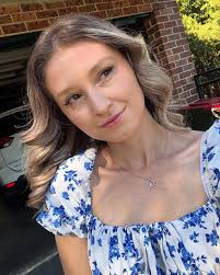 Bella Cole (@bellaacole) • Instagram photos and videos