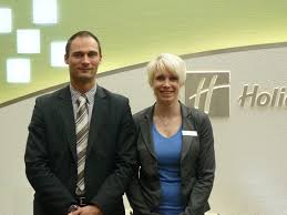 Holiday inn stuttgart, an ihg hotel teilen. Holiday Inn Stuttgart Neubesetzung Im Doppelpack Weilimdorf De