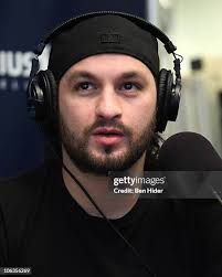 28 Photos & High Res Pictures