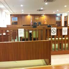 Keadaan ini menyebabkan pekarangan kompleks mahkamah tidak seperti kebiasaan apabila kelihatan ramai anggota polis. Mahkamah Seksyen Dan Majestret Petaling Jaya Courthouse