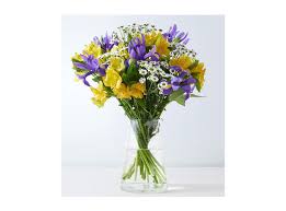 You'll find classic roses, colourful hydrangeas and dramatic lilies in the mix. Best Letterbox Flowers 2021 Uk Delivery Services With Flowers For All Occasions The Independent