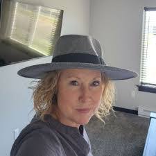 Vicki Markussen's Instagram, Twitter & Facebook