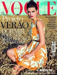 Beautiful Brunette Brazilian Model Isabeli Fontana Modeling For The Cover Of Vogue Brasil Vogue Brazil Mag Vogue Brazil Isabeli Fontana Vogue Magazine Covers