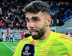 who is a better goalkeeper?