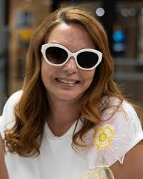 Cely ya esta lista para la playa☀ con sus nuevas gafas GUESS. Visitanos y  encuentra la ideal para ti😎 ✓Examen de la vista disponible con la Dra. Yvette  Mercado, aceptamos la mayoría