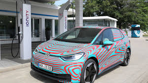 Everything knows martin roemheld, who now leads volkswagen's emobility services and was instrumental in installing elli. Vw Eroffnet Ersten Stadtischen Schnellladepark In Wolfsburg Auto Motor Und Sport