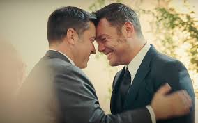 Victor allen e tiziano ferro, noto cantante italiano, si sono sposati una prima volta a los angeles il 25 giugno 2019. Tiziano Ferro Documentario Emozionale Di Un Animo Troppo Sensibile Ap Magazine