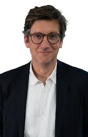 FINDINGS LORING'S NINTH: Tiffany design director John Loring has wri..