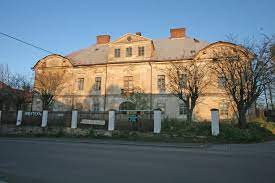 V našem okolí doporučujeme navštívit kutnou horu s chrámem sv. Datei Novy Zamek Golcuv Jenikov 03 Jpg Wikipedia